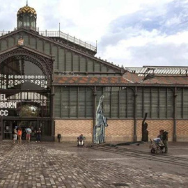 Recreación de cómo quedaría expuestas las estatuas frente al centro cultural de la ciudad catalana