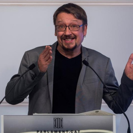 El líder de los comunes, Xavier Domènech, informa en rueda de prensa que ha reiterado hoy ante el presidente del Parlament, Roger Torrent, el 'no' de su grupo a la candidatura de Jordi Sánchez, y ha apreciado en Junts per Catalunya y ERC un