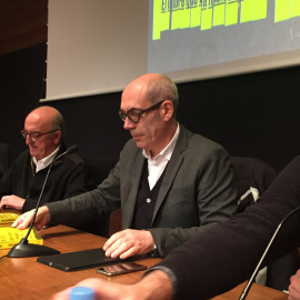 Iolanda Batallé, Jaume Roures, Iu Forn i Jaume Grau en la presentació del llibre d'aquest darrer 'Les clavegueres de l'estat', aquest dilluns a Barcelona. CB