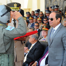 El presidente egipcio Abdel Fattah al Sisi durante una ceremonia de graduación de pilotos en El Cairo. - REUTERS