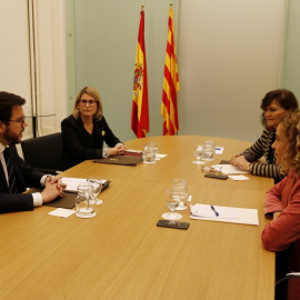 Reunió del vicepresident Pere Aragonès i la consellera de Presidència Elsa Artadi amb la vicepresidenta del Govern espanyol Carmen Calvo i la ministra Meritxell Batet, el passat 20 de desembre a Pedralbes / EFE