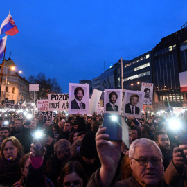 Manifestantes contra el Gobierno hace unos días en Bratislava. REUTERS/Radovan Stoklasa