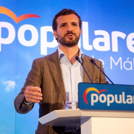 El presidente del Partido Popular (PP), Pablo Casado, ha asegurado hoy que él “no podría dormir tranquilo si hubiera pactado con Bildu”, en referencia al acuerdo de gobierno del PSOE en Navarra, y que tampoco “podría mirar a los ojos” a los
