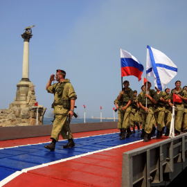 Una compañía de marines del Ejército ruso en un desfile militar n Sebastopol, la capital de Crimera, en el Día de la Armada. REUTERS/Pavel Rebrov