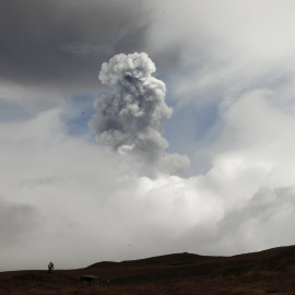 El volcán ecuatoriano Cotopaxi ha entrado en erupción. Tras las explosiones con emisión de ceniza sucedidas este viernes, la Secretaría Nacional de Riesgos de Ecuador ha anunciado la evacuación preventiva en algunos sectores en el sur del v