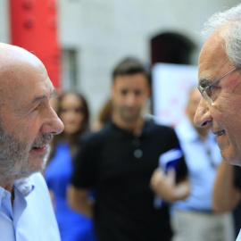 Alfredo Pérez Rubalcaba y Alfonso Guerra. EFE