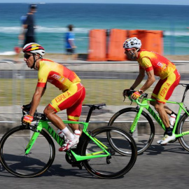 Los ciclistas del equipo español de ruta, Joaquim Rodriguez (i) y Alejandro Valverde (d), entrenan en Río de Janeiro (Brasil). /EFE