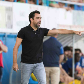 Xavi Hernández dando instrucciones desde el banquillo del Al-Saad de Catar. /EFE