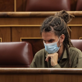 El ex secretario de Organización y diputado de Unidas Podemos Alberto Rodríguez en una sesión plenaria en el Congreso de los Diputados,