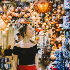 El ayuntamiento de Bagcilar ha promovido este curso de modales para mujeres que ha generado gran controversia.