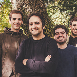 La banda madrileña Autumn Comets (de risas) en El Retiro.- SERGIO ALBERT AVILÉS