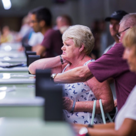 23/09/2019 - Afectados por el colapso de Thomas Cook en el aeropuerto de Las Palmas. /  REUTERS - BORJA SUAREZ