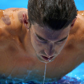 Michael Phelps, durante la eliminatoria de los 200 mariposa en los Juegos Olímpicos. REUTERS/Michael Dalder