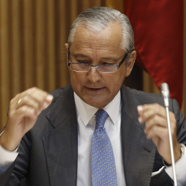 El director general de la Guardia Civil, Arsenio Fernández de Mesa, durante su comparecencia hoy en en Congreso. EFE/Sergio Barrenechea