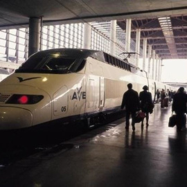 Tren AVE en la estación madrileña de Atocha. E.P.