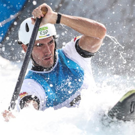 Elosegi, durante la competición de C1 en piragüismo slalom. EFE/EPA/ANTONIO LACERDA