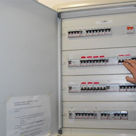 Con las tarifas vigentes entre agosto de 2014 y julio de 2015, el usuario medio acogido al denominado Precio Voluntario para el Pequeño Consumidor (PVPC) ha pagado 929,15 euros por las facturas de la electricidad, a razón de 77,43 euros men