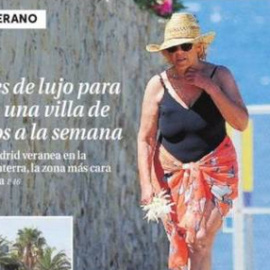 Carmena, portando la flor