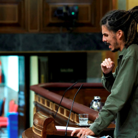 14/10/2021.- El diputado de Unidas Podemos Alberto Rodríguez interviene en el pleno en el Congreso de los Diputados, este jueves. EFE/Zipi