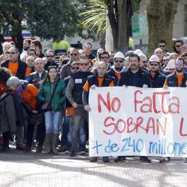 Concentración de trabajadores de una filial de Tubos Reunidos (Productos Tubulares), contra el ERE en la empresa, ubicada en Trapagaran (Bizkaia). EFE/ LUIS TEJIDO