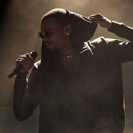 22/01/2019.- Fotografía de archivo del 6 de diciembre de 2012 que muestra al rapero estadounidense Chris Brown durante un concierto en Amsterdam, Holanda. Brown, expareja de la cantante Rihana, se encuentra arrestado en París después de hab