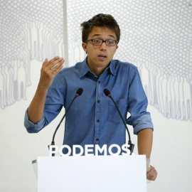 El secretario político de Podemos, Íñigo Errejón, durante la rueda de prensa que ha ofrecido hoy en la sede de su partido, en la calle de Princesa de Madrid. EFE/Juan Carlos Hidalgo