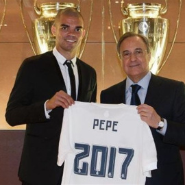 Pepe, central internacional portugués del Real Madrid, extendió su contrato con el club madridista hasta el año 2017. REALMADRID