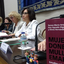 25-09-19 -. Mary Nash, junto a las historiadoras Elena Hernández Sandoica, Ana Aguado, Teresa María Ortega y Ángela Cenarro este miércoles en Zaragoza. / EDUARDO BAYONA