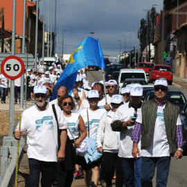 Primera etapa de la "Marcha Blanca" de los ganaderos del sector lácteo que hoy han iniciado su protesta por la crisis del sector y que llegará a Madrid el próximo día 4 de septiembre. EFE/J.Casares.