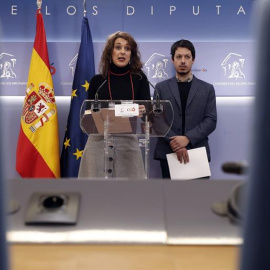La portavoz de Podemos Noelia Vera y el diputado Segundo González. - EFE