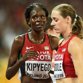 Molly Huddle, desolada tras perder la medalla de bronce. /REUTERS