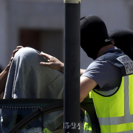 El presunto yihadista detenido en San Martín de la Vega, en Madrid. / REUTERS