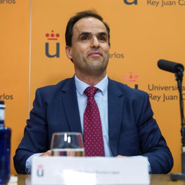 El rector del Universidad Rey Juan Carlos, Javier Ramos, durante la rueda de prensa en la universidad para explicar las informaciones sobre el expediente de Cristina Cifuentes. EFE