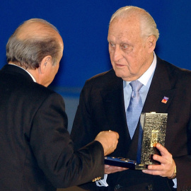João Havelange y Joseph Blatter, en una imagen de 2002. KIM JAE-HWAN / AFP