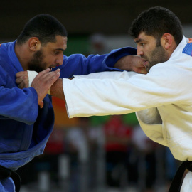 El Shehaby (i) y Or Sasson (d) durante la pelea. REUTERS/Toru Hanai