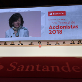 La presidenta del Banco Santander, Ana Botín, durante su intervención en la Junta General Ordinaria de Accionistas 2018 celebrada en la capital cántabra. REUTERS/Eloy Alonso