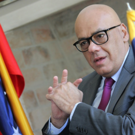 El ministro de Comunicación e Información de Venezuela durante un momento de la entrevista.