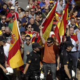 Más de medio millar de personas participaron en la concentración ilegal frente a la asamblea de parlamentarios celebrada el 24 de septiembre en Zaragoza. EFE