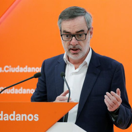 El secretario general de Ciudadanos (Cs), José Manuel Villegas, durante la rueda de prensa ofrecida hoy en la sede nacional del partido para tratar asuntos de la actualidad política. EFE/Víctor Lerena