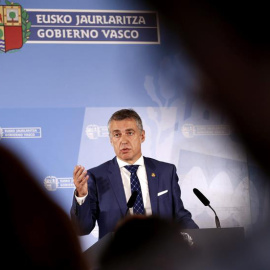 La reparación de las víctimas centra gran parte de la agenda del lehendakari, Iñigo Urkullu. / JAVIER ETXEZARRETA (EFE)