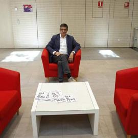 Patxi López posa en la sede del PSOE en Madrid. / KIKO HUESCA (EFE)