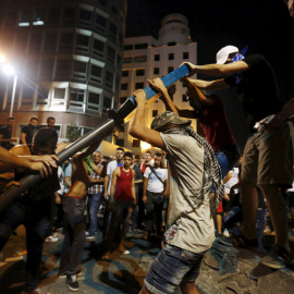 Manifstantes durante la protesta en Beirut. REUTERS/Jamal Saidi