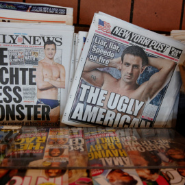 Portadas de periódicos estadounidenses con Ryan Lochte y su escándalo en Río. /REUTERS