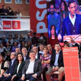 Los presidentes autonómicos socialistas de Castilla-La Mancha, Emiliano García-Page; Baleares, Francina Armengol y Comunitat Valenciana, Ximo Puig, y el candidato madrileño Ángel Gabilondo, entre otros, escuchan al presidente del Gobierno, 