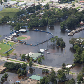 Un campo de béisbol inundado en Louisiana/REUTERS