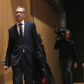 El gobernador del Banco de España, Pablo Hernández de Cos, comparece en la Comisión de Presupuestos del Congreso para analizar las cuentas públicas de 2019. EFE/Kiko Huesca