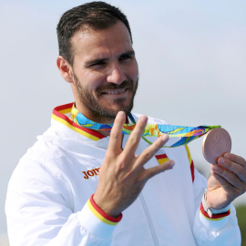 Craviotto, con la medalla de bronce lograda este sábado. REUTERS/Murad Sezer