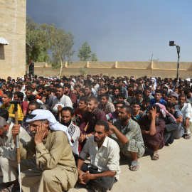 Un grupo de personas que han huido del Estado Islámico en una imagen de archivo. REUTERS/Stringer