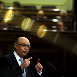 El ministro de Hacienda, Cristóbal Montoro, durante el debate de totalidad de los Presupuestos para 2016. REUTERS/Sergio Perez