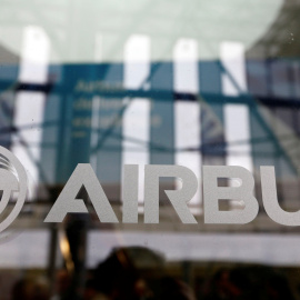 El logo de Airbus en sus instalaciones en Colomiers, cerca de la localidad francesa de Toulouse. REUTERS/Regis Duvignau